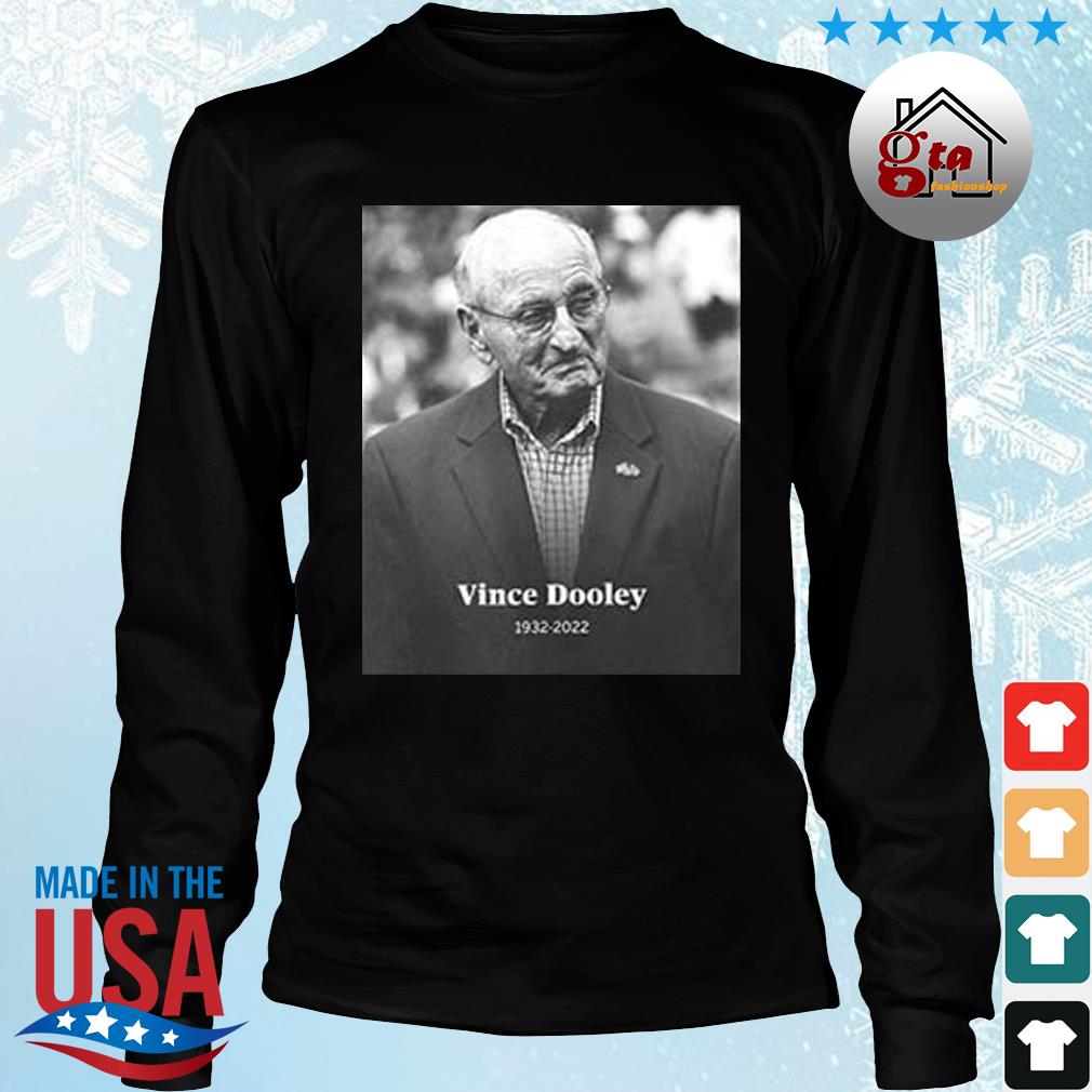 Legendary Georgia Football Coach Vince Dooley Has Died At Age Of 90 Rest In Peace Shirt Longsleeve den