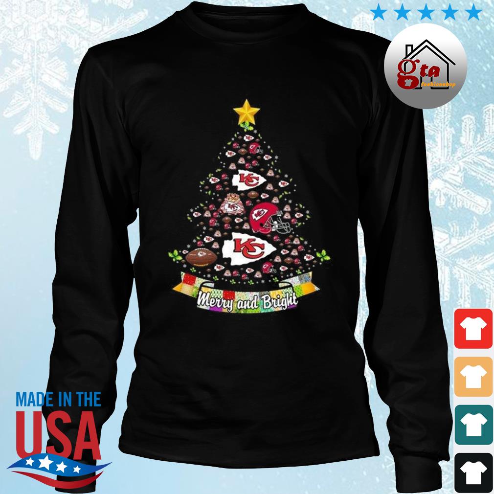 Merry And Bright Kansas City Chiefs NFL Christmas Tree 2022 Shirt Longsleeve den