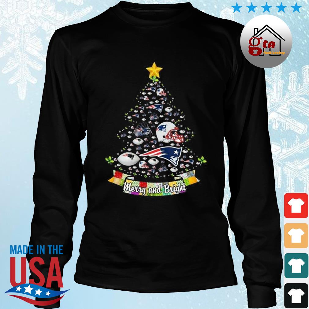 Merry And Bright New England Patriots NFL Christmas Tree 2022 Shirt Longsleeve den