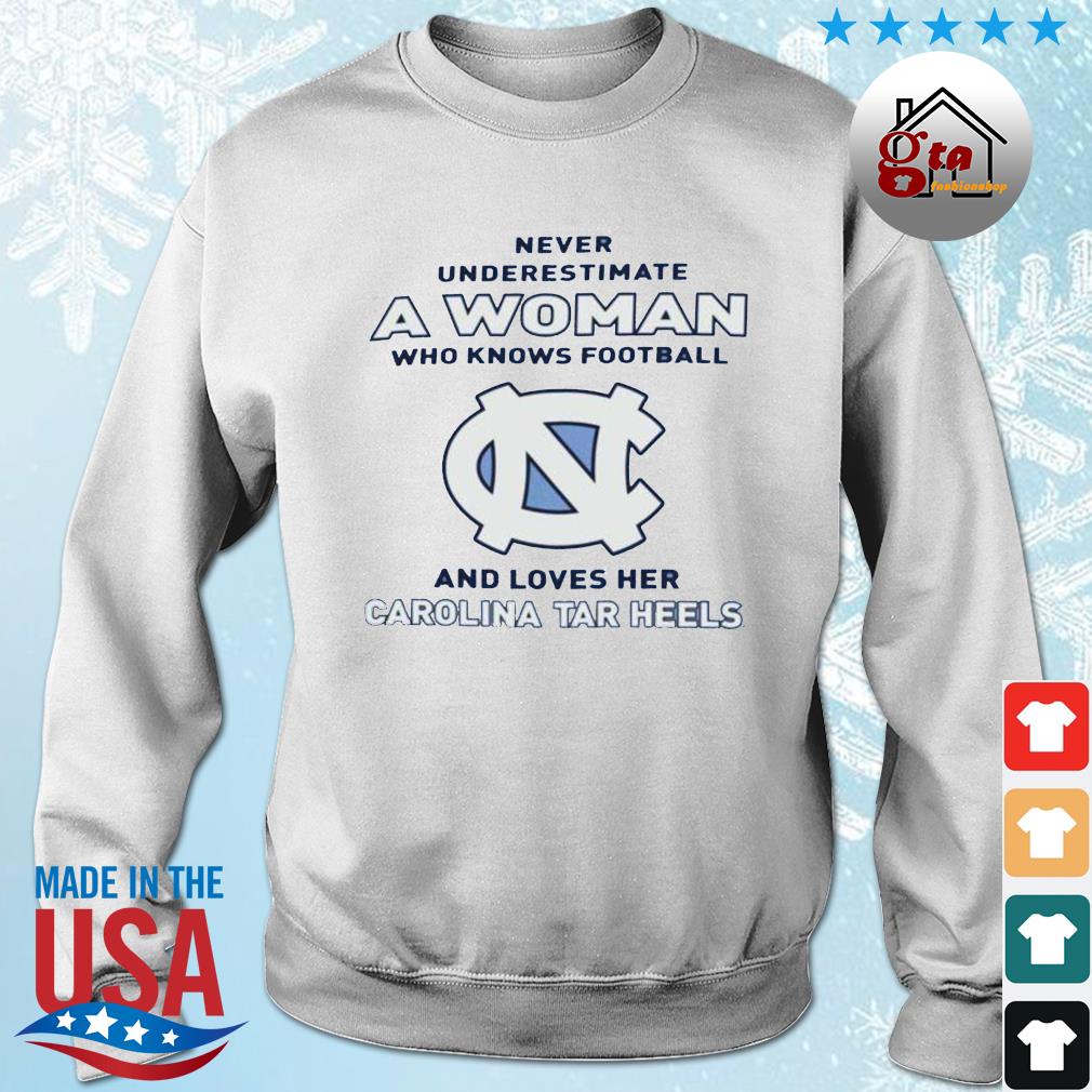 Never Underestimate A Woman Who Knows Football And Loves Her Carolina Tar Heels Logo 2022 Shirt sweater