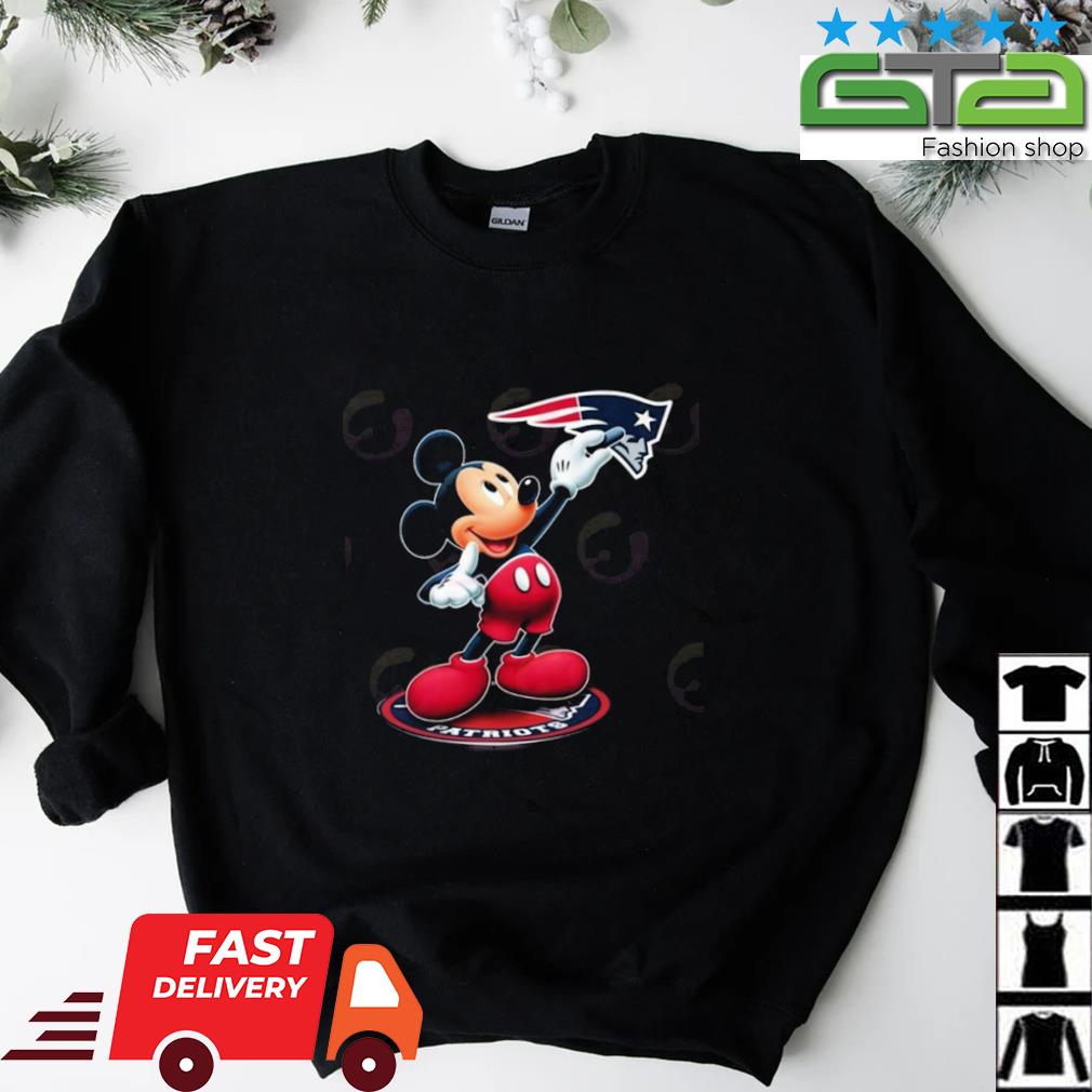 NFL New England Patriots The Heart Mickey Mouse Disney Football T Shirt_000  T-Shirt